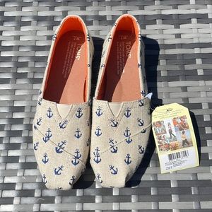 NWT Toms Classic - Natural Anchors Embroidered